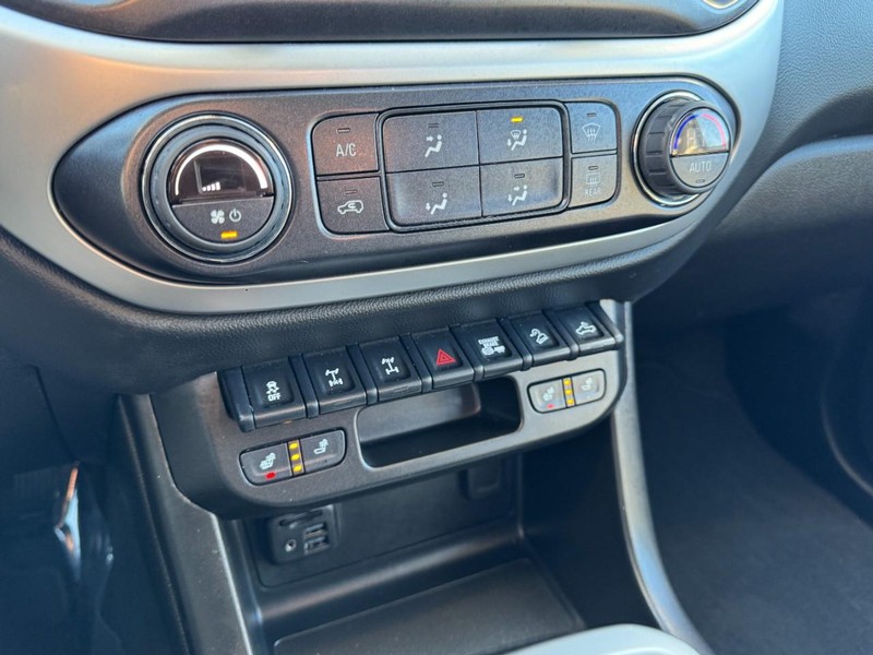 Chevrolet Colorado Vehicle Full-screen Gallery Image 19