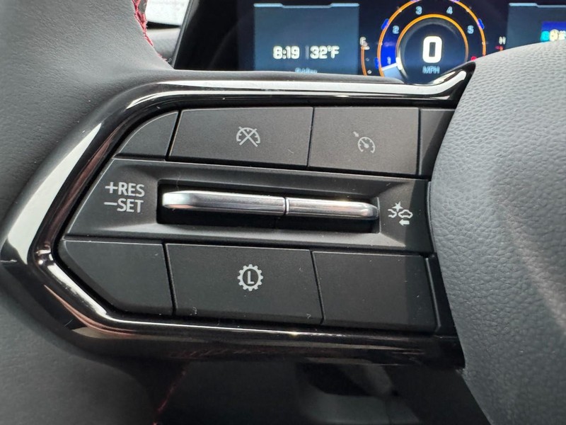 Chevrolet Equinox Vehicle Image 09