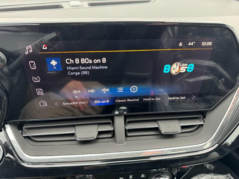 Chevrolet Trax Vehicle Image 13