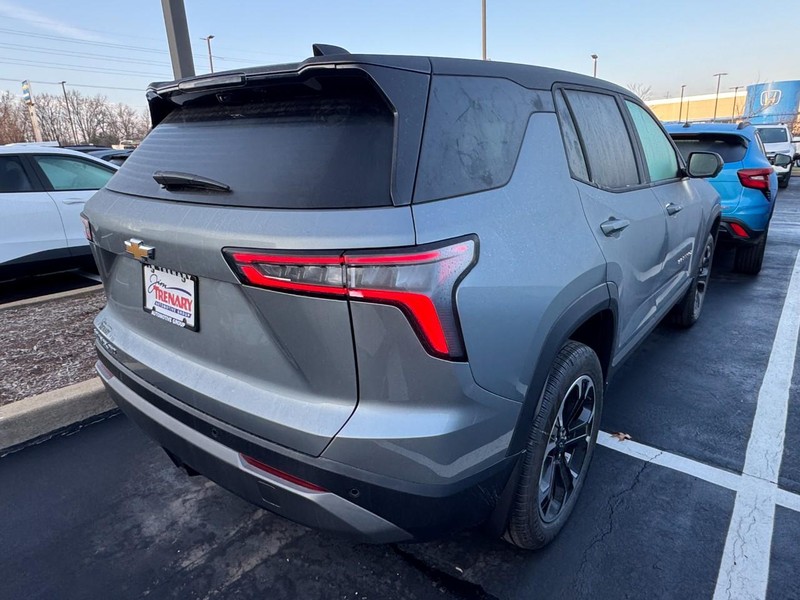 Chevrolet Equinox Vehicle Image 02