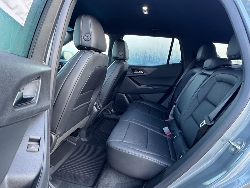 Chevrolet Equinox Vehicle Image 05