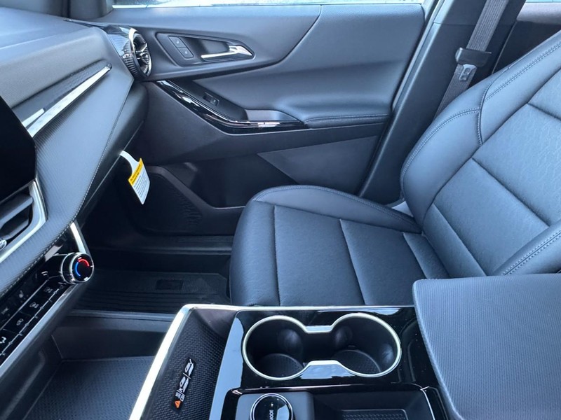 Chevrolet Equinox Vehicle Image 06
