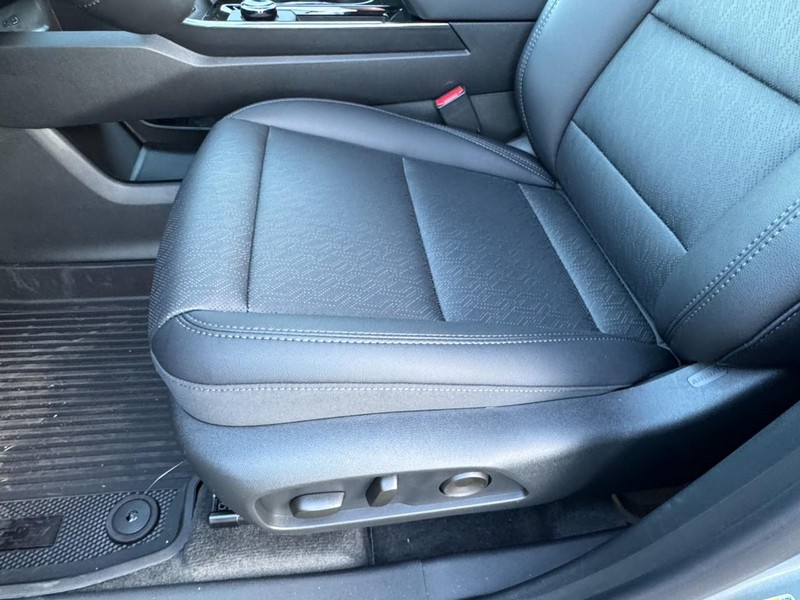 Chevrolet Equinox Vehicle Image 07