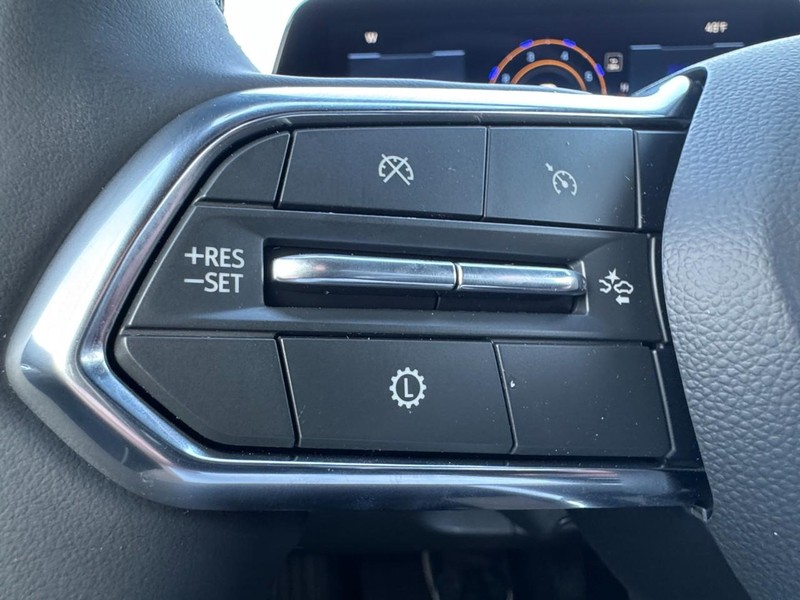 Chevrolet Equinox Vehicle Image 09