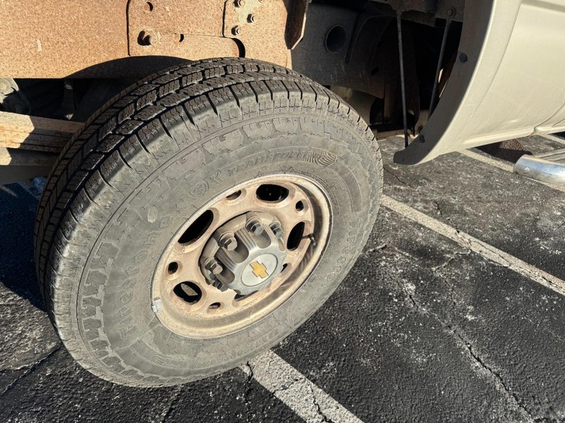 Chevrolet Silverado 2500HD Vehicle Image 05