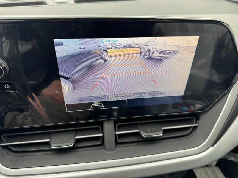 Chevrolet Trax Vehicle Image 13