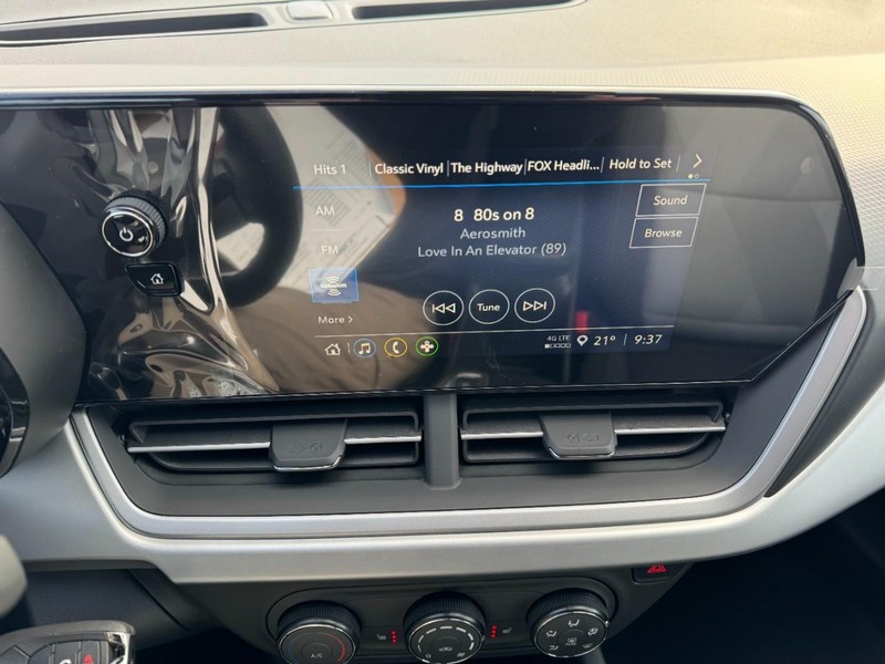 Chevrolet Trax Vehicle Image 14