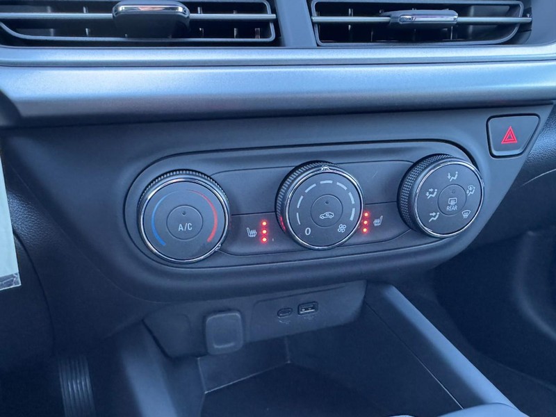 Chevrolet Trax Vehicle Image 13