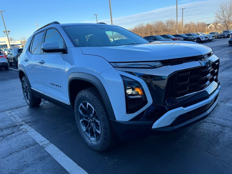 Chevrolet Equinox Vehicle Image 02