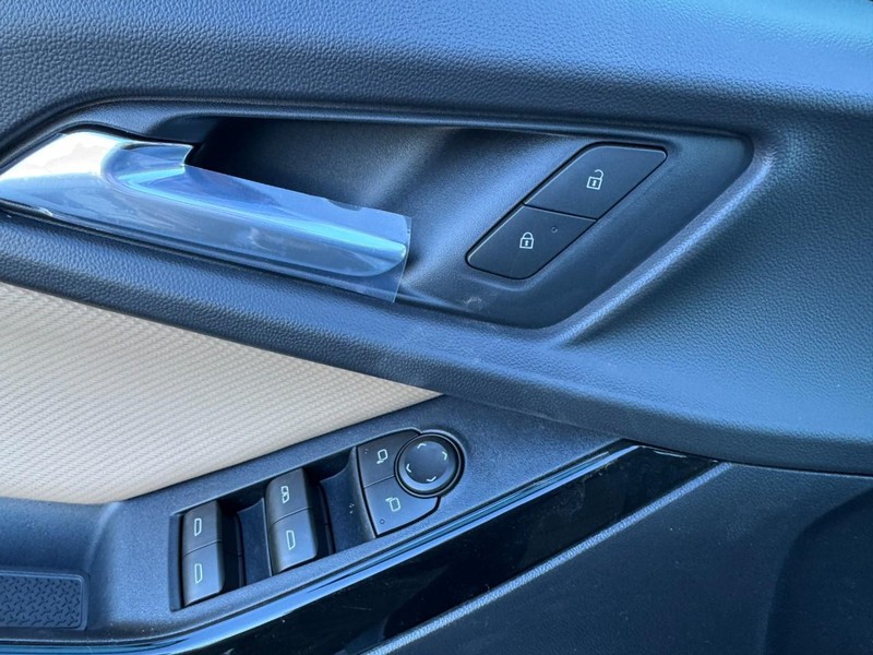 Chevrolet Equinox Vehicle Image 10