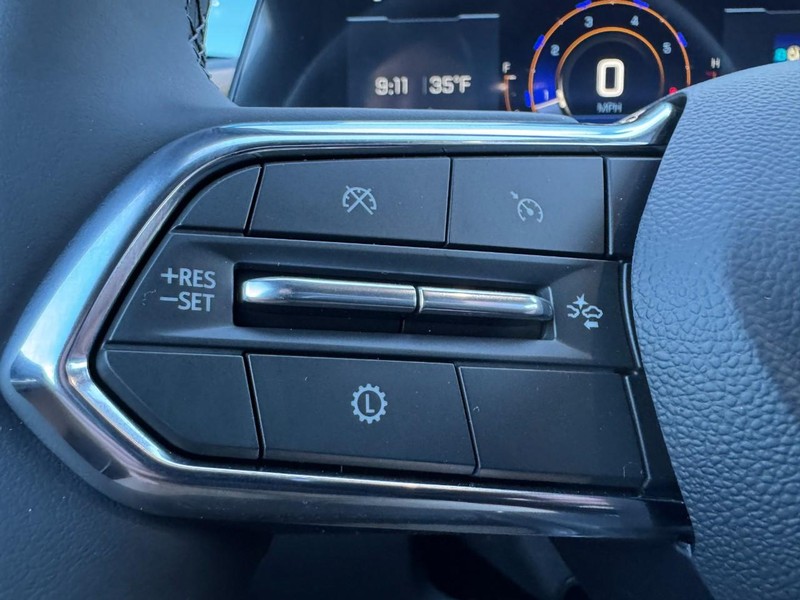 Chevrolet Equinox Vehicle Image 11