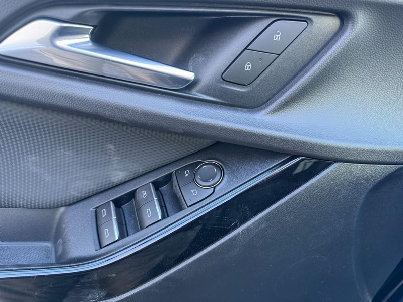 Chevrolet Equinox Vehicle Image 11