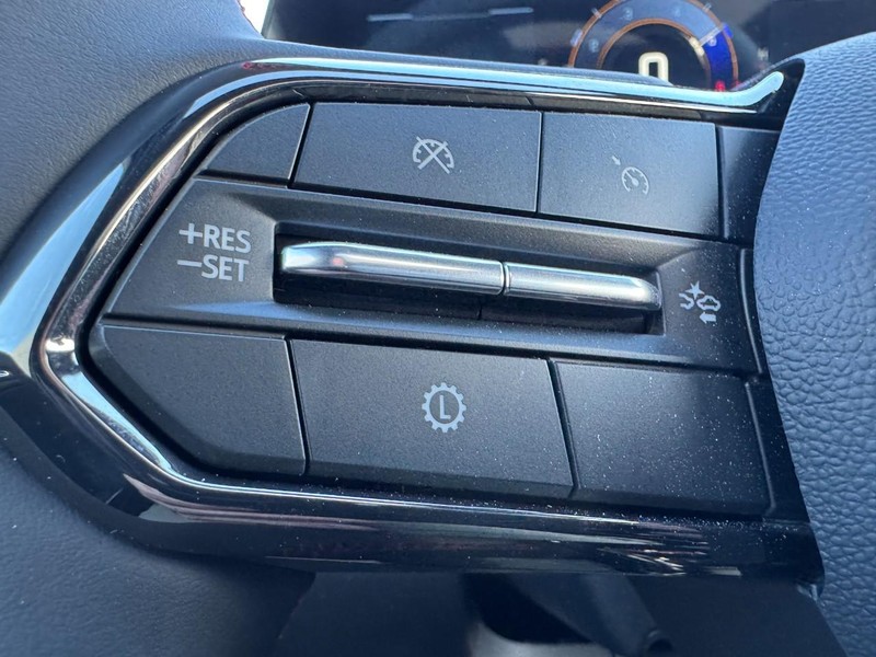 Chevrolet Equinox Vehicle Image 12