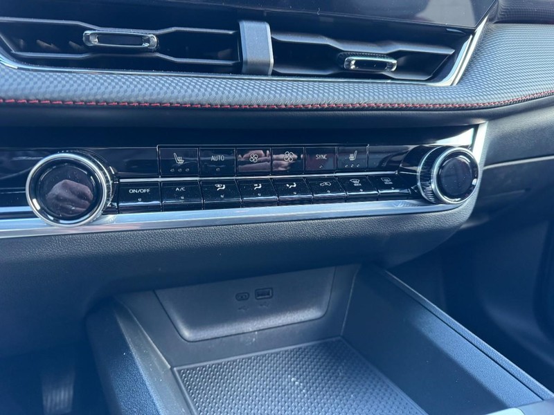 Chevrolet Equinox Vehicle Image 14