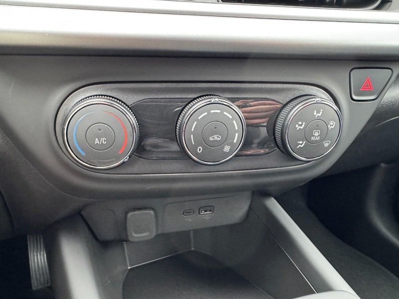 Chevrolet Trax Vehicle Image 13