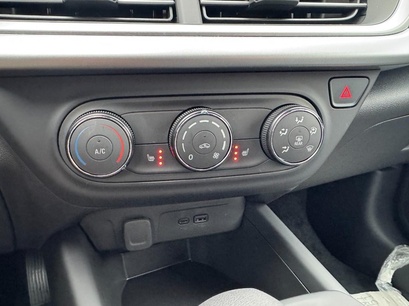 Chevrolet Trax Vehicle Image 11