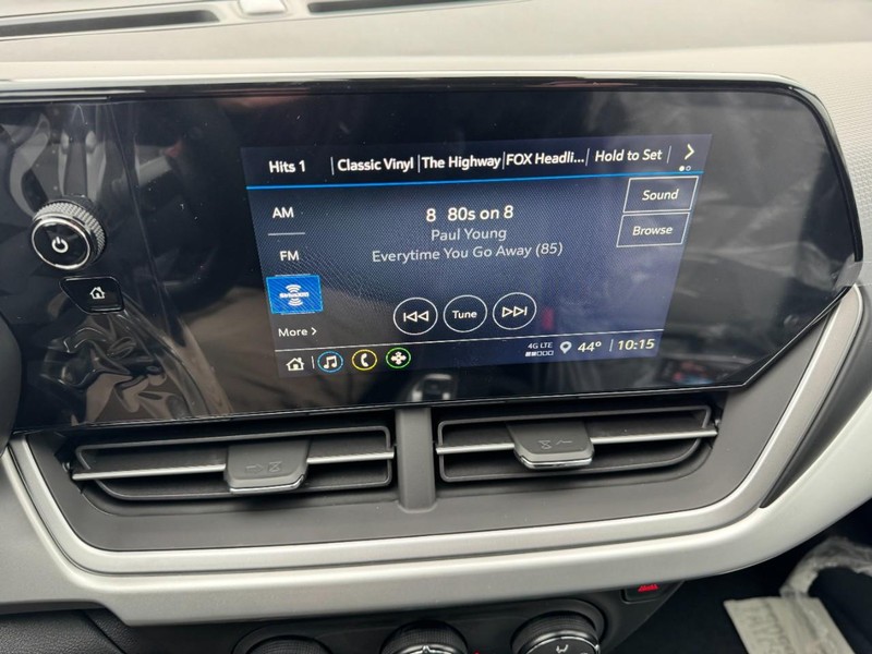 Chevrolet Trax Vehicle Image 12