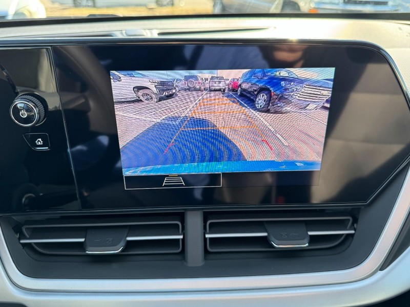 Chevrolet Trax Vehicle Image 16