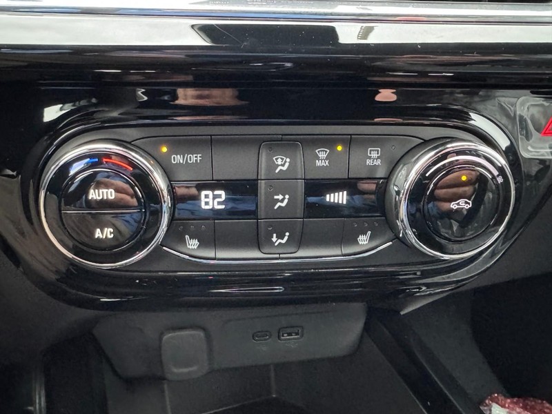 Chevrolet Trax Vehicle Image 11