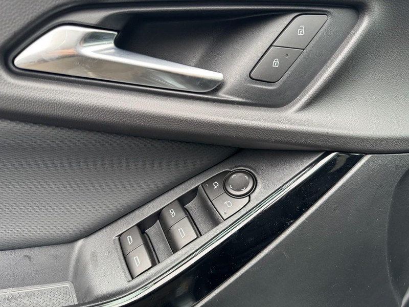 Chevrolet Equinox Vehicle Image 11