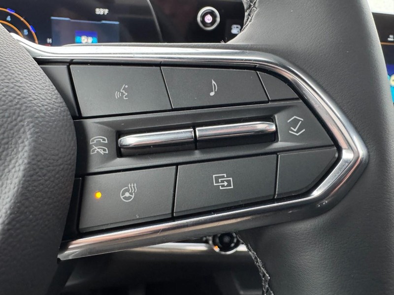 Chevrolet Equinox Vehicle Image 13