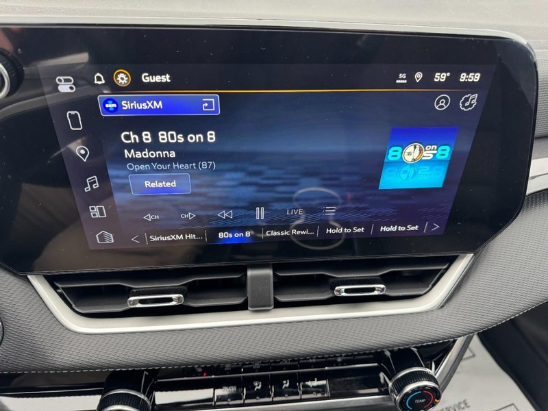 Chevrolet Equinox Vehicle Image 15