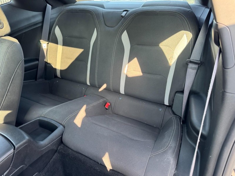 Chevrolet Camaro Vehicle Image 11