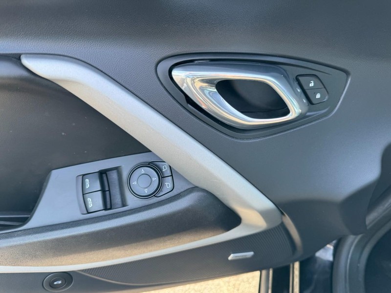 Chevrolet Camaro Vehicle Image 14