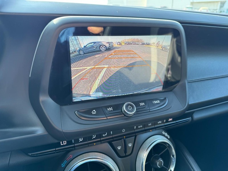 Chevrolet Camaro Vehicle Image 19