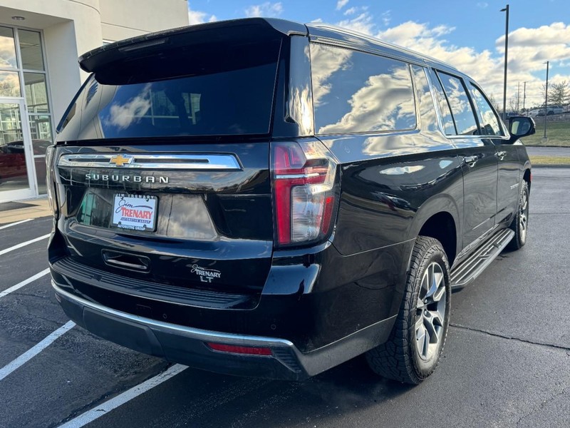 Chevrolet Suburban Vehicle Image 03