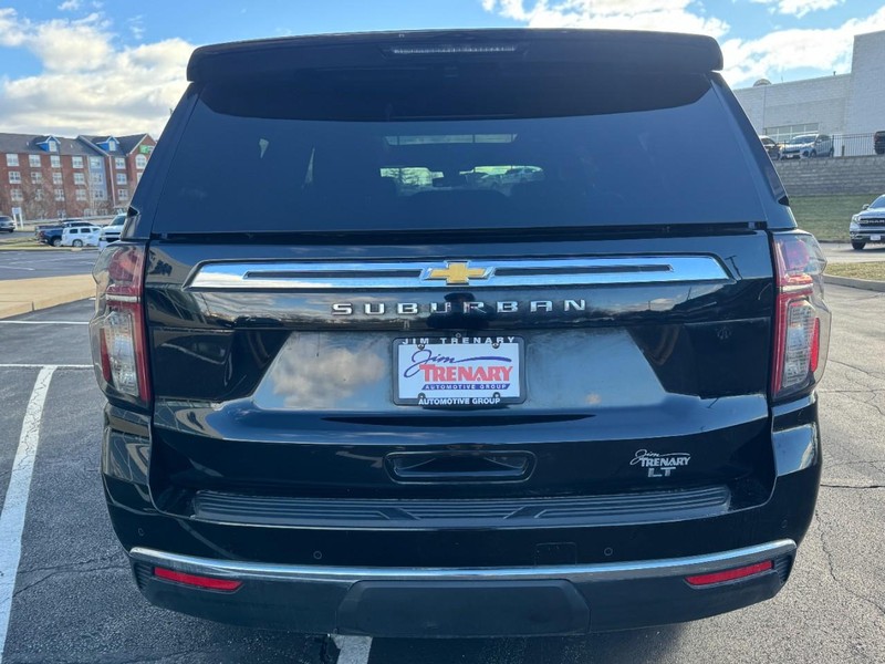 Chevrolet Suburban Vehicle Image 04