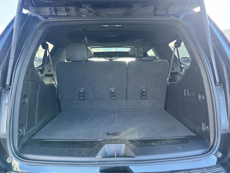 Chevrolet Suburban Vehicle Image 06