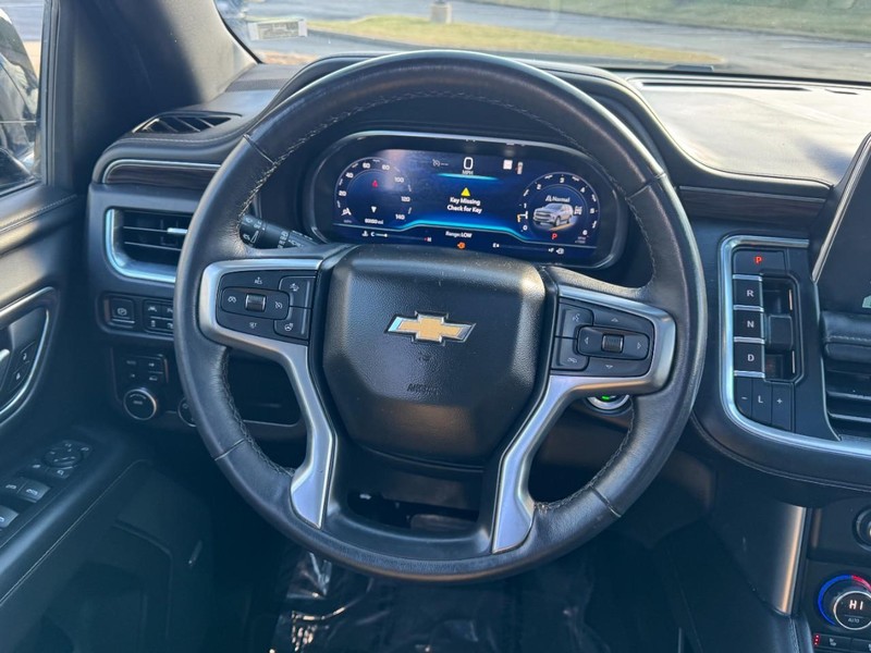 Chevrolet Suburban Vehicle Image 14