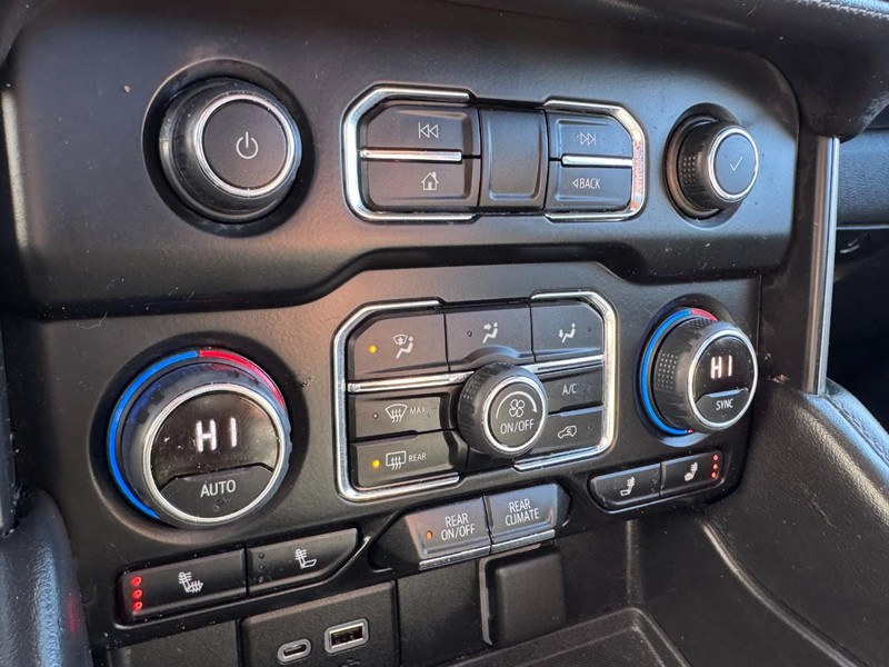 Chevrolet Suburban Vehicle Image 21