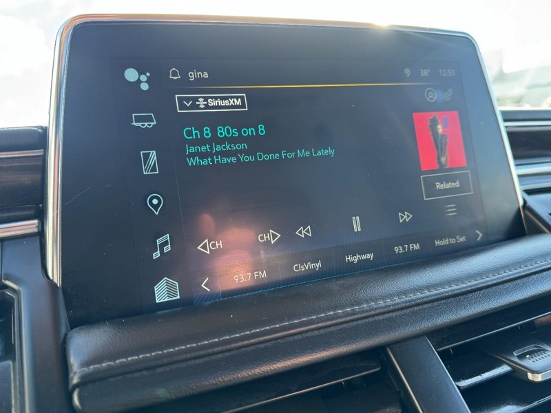 Chevrolet Suburban Vehicle Image 22