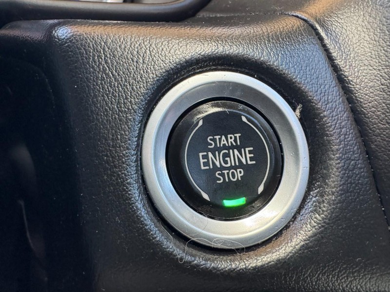 Chevrolet Suburban Vehicle Image 25