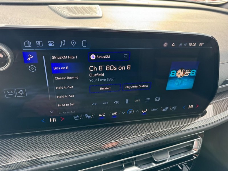 Chevrolet Traverse Vehicle Image 16