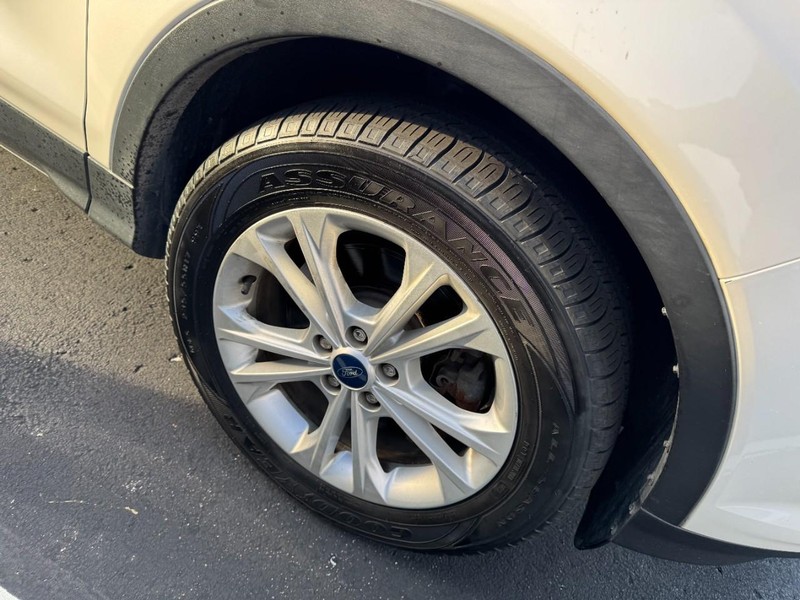 Ford Escape Vehicle Image 05