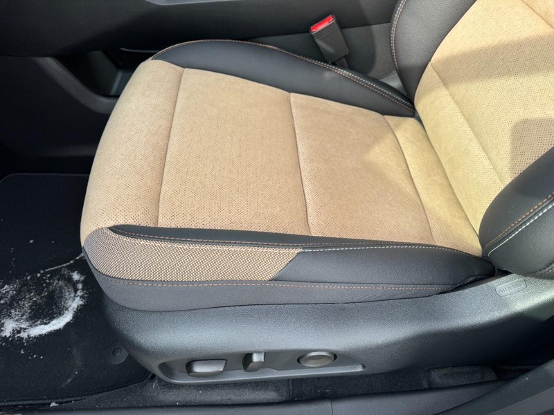 Chevrolet Equinox Vehicle Image 09