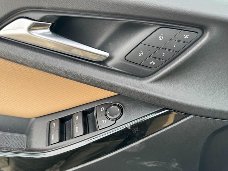 Chevrolet Equinox Vehicle Image 10