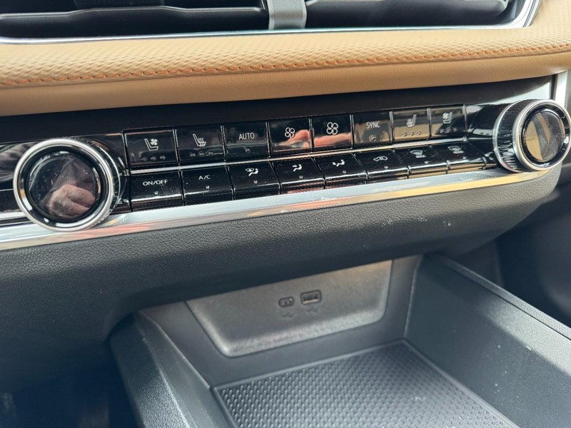 Chevrolet Equinox Vehicle Image 13