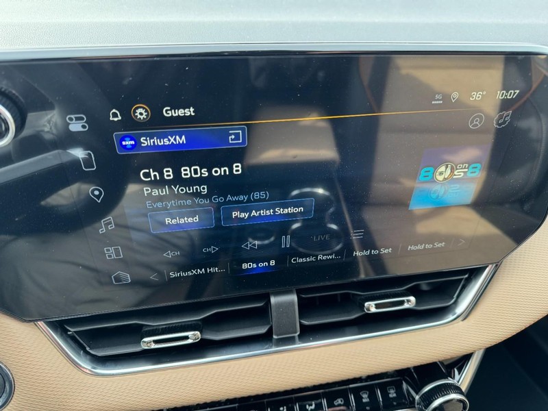 Chevrolet Equinox Vehicle Image 14