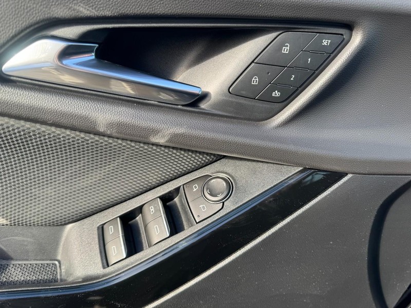 Chevrolet Equinox Vehicle Image 10