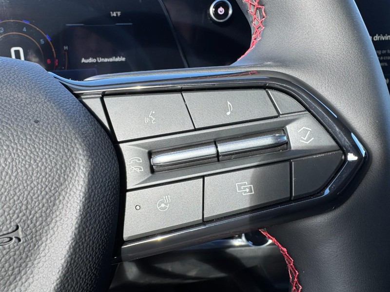 Chevrolet Equinox Vehicle Image 12