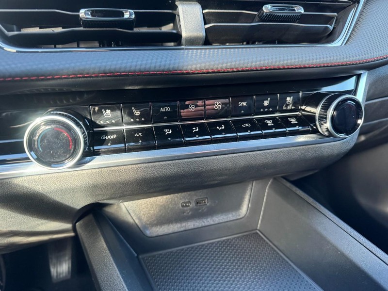 Chevrolet Equinox Vehicle Image 13