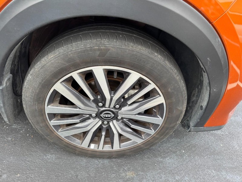 Nissan Kicks Vehicle Image 05