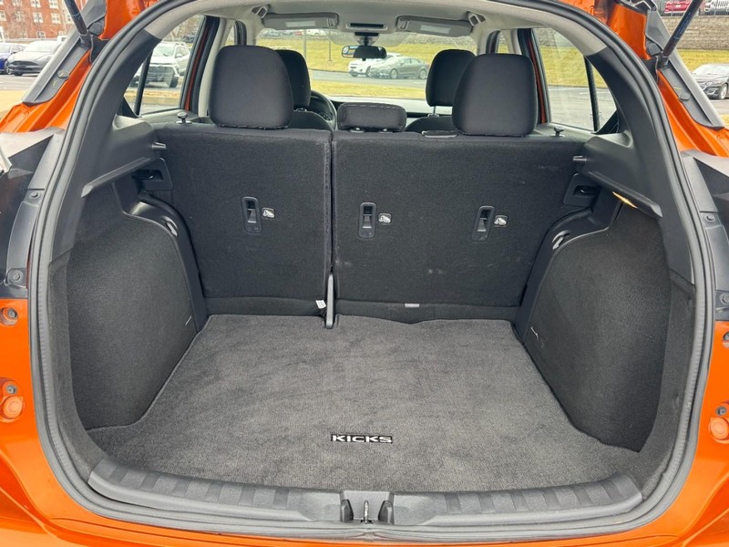 Nissan Kicks Vehicle Image 06