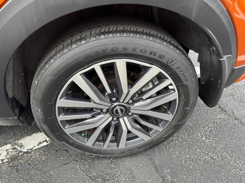 Nissan Kicks Vehicle Image 07