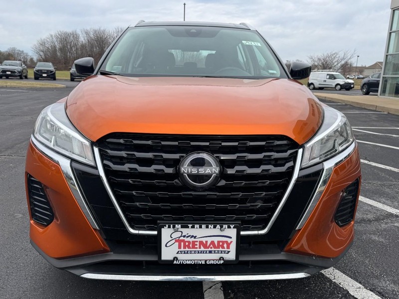 Nissan Kicks Vehicle Image 09