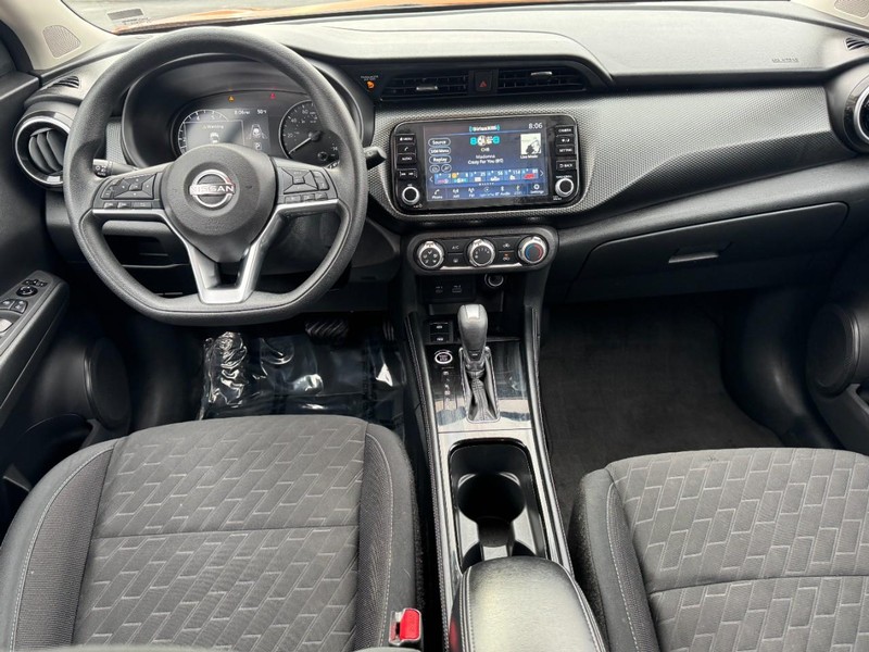 Nissan Kicks Vehicle Image 11